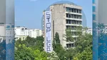 Un banner uriaş cu mesajul „STOP LGBT” a fost instalat pe o clădire abandonată din Bucureşti. Poliţia Capitalei a demarat o anchetă