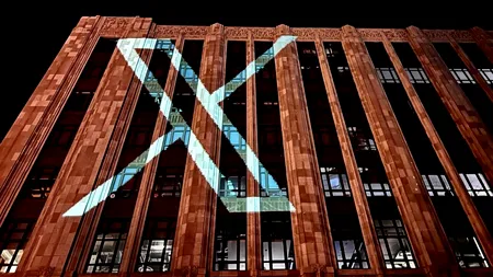 Dispare celebra pasăre albastră, apare X. Elon Musk prezintă noul logo al Twitter. Logo-ul original a costat 15 dolari