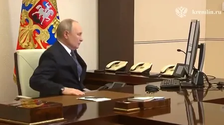 Kremlinul a publicat înregistrarea VIDEO a momentului când Putin s-a votat, pentru un nou mandat, din fața calculatorului 