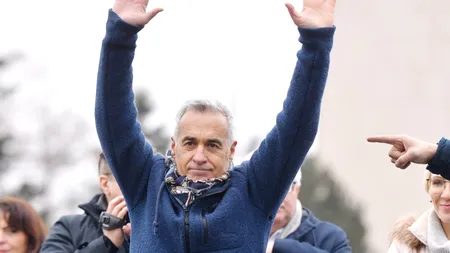 Georgescu, în Piața Victoriei: Ciocoii vechi şi noi vor să îmi BLOCHEZE din nou candidatura / Ne vom lua ȚARA înapoi