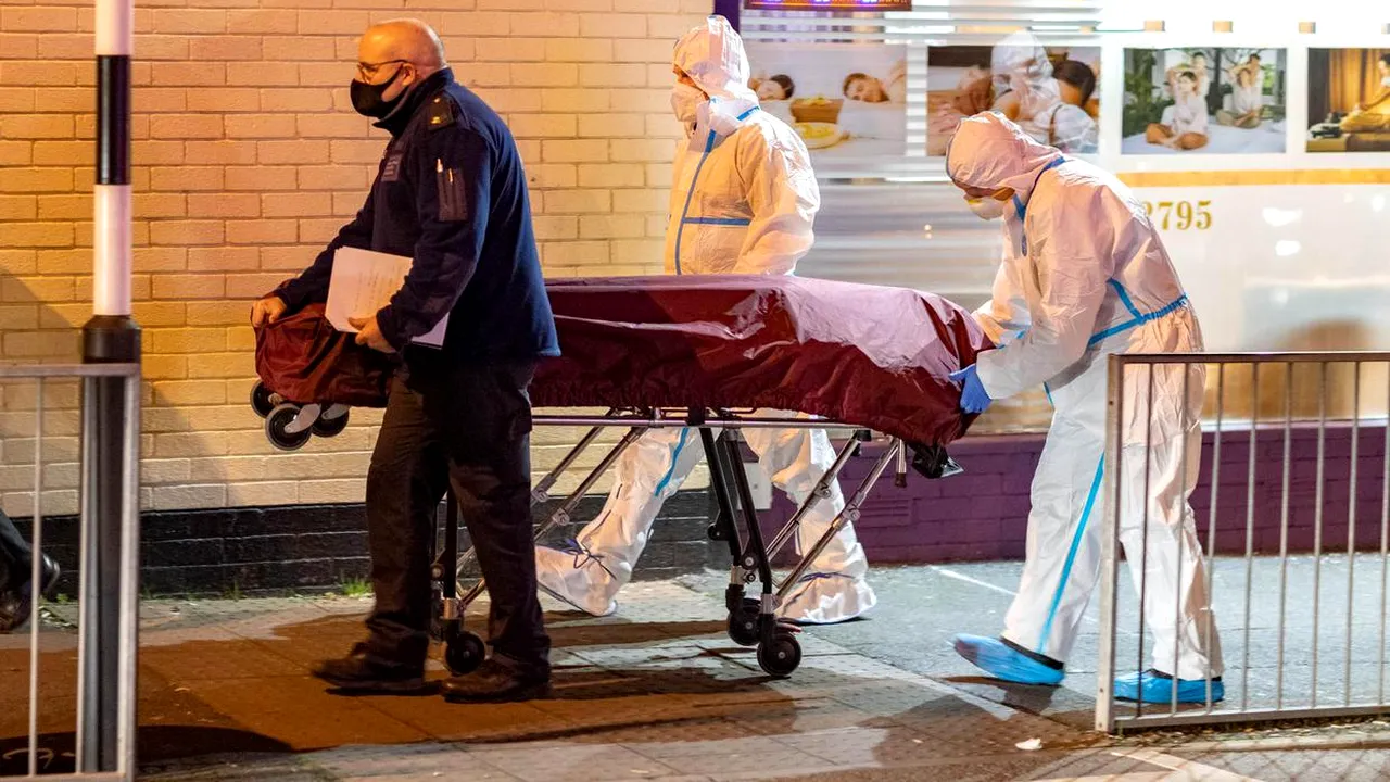 Un bărbat și-a dus unchiul mort la oficiul poștal pentru a-i ridica pensia. „Întregul oraș este în stare de șoc”