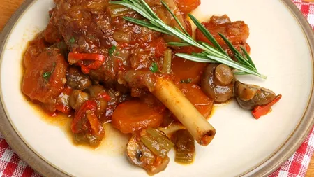 Pulpă de miel la cuptor, un deliciu pentru masa de Paște. Rețeta lui chef Sorin Bontea