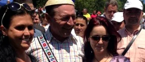 Președintele Băsescu participă la slujbă și la festivalul de folclor din Prislop (Maramureș)