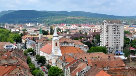 BISTRIȚA-NĂSĂUD. Locuitorii din Bistrița-Năsăud trăiesc mult și au locuri de muncă, dar sunt plătiți prost de angajatori
