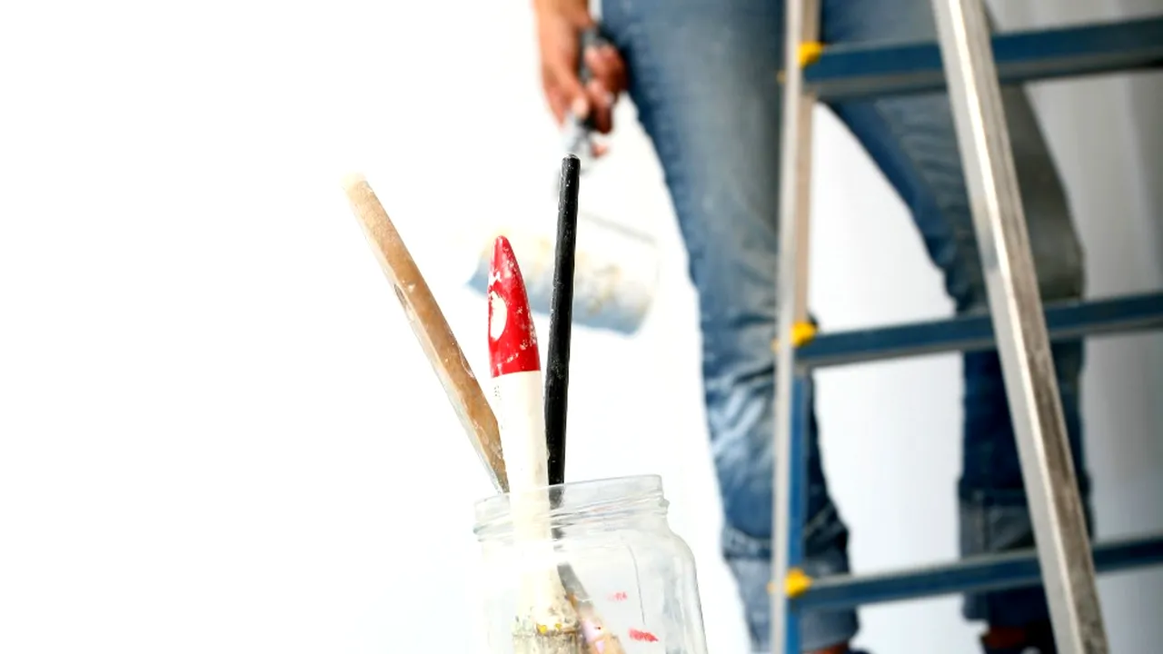 Accident casnic neobișnuit: Un bărbat a rămas cu capul blocat într-o scară, timp de cinci zile. Cum a fost găsit