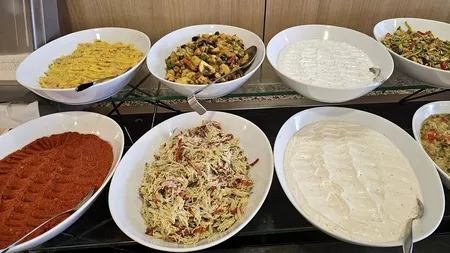 Ce a primit să mănânce la cină o turistă din România, la „all inclusive” în Bulgaria: „Când intri în restaurant, miroase a...”