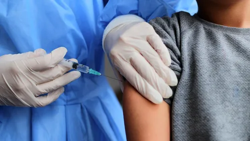 Guvernul vrea să înceapă vaccinarea copiilor cu vârste mai mici de 12 ani. Care sunt țintele Strategiei naționale de imunizare împotriva COVID-19
