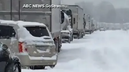 Garda Națională a SUA a intervenit pe o autostradă din statul american Kentucky pentru a salva sute de persoane blocate în mașini