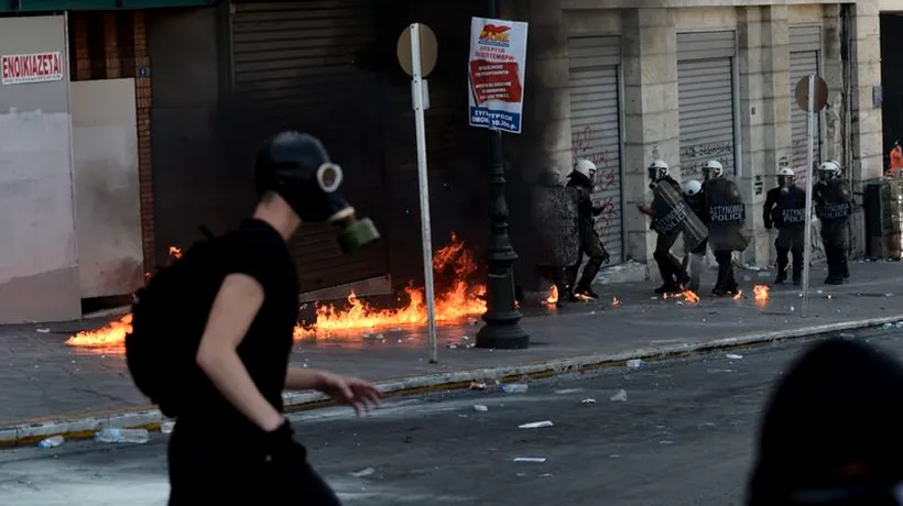 Confruntări violente în Grecia, în timpul grevei generale. Protestatarii au devastat mai multe zone din Atena