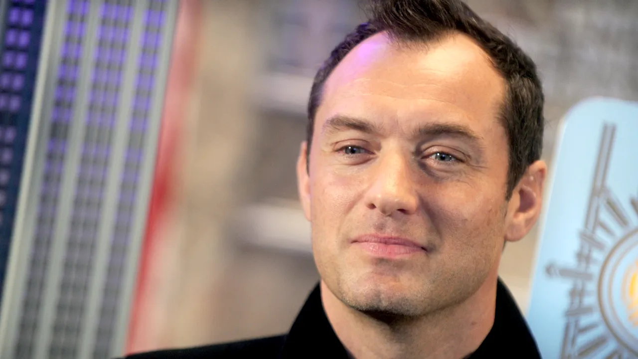 Jude Law, ispitit de o româncă 