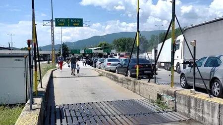 Cozi interminabile la intrarea în Grecia. MAE: Multe persoane nu au completat formularul PLF