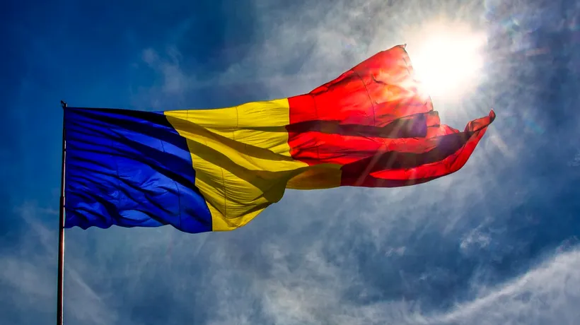 Pângărirea drapelului României, pedepsită cu amenzi uriașe. LEGEA a fost adoptată de Parlament