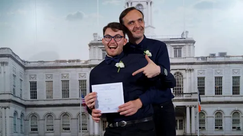 LGBT. Rusia a recunoscut accidental căsătoria unui cuplu gay