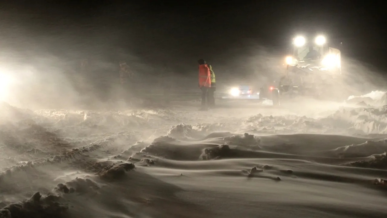 Comandament la Guvern. COD ROȘU pentru Buzău, Brăila și Vrancea între 15.00 și 21.00. Școlile din 26 de județe de închid. Dușa: 