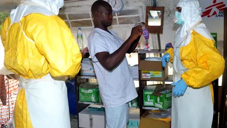 Epidemia de Ebola s-a soldat cu 120 de morți în rândul personalului medical