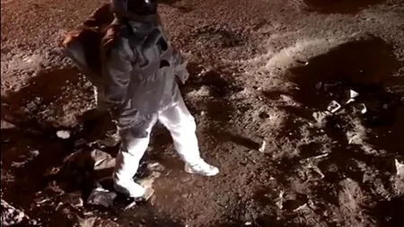 Viralul zilei: Pare un astronaut care merge pe Lună. Ce este de fapt - VIDEO