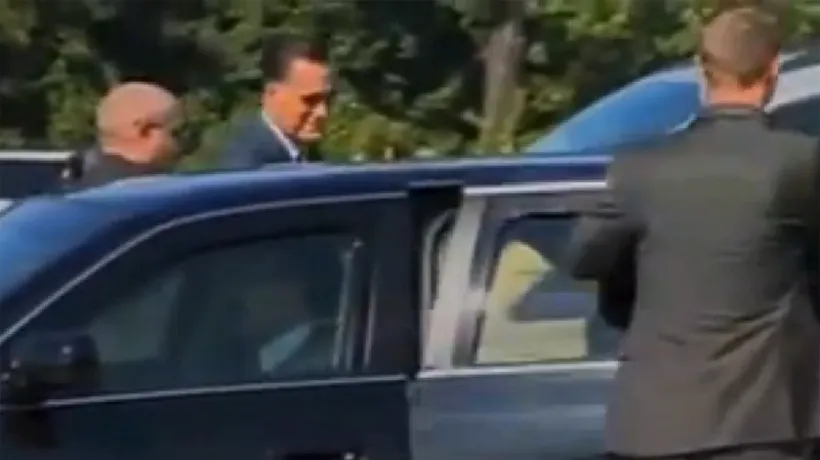 VIDEO - INCIDENTUL secretarului de presă al lui Mitt Romney cu jurnaliștii americani la Varșovia