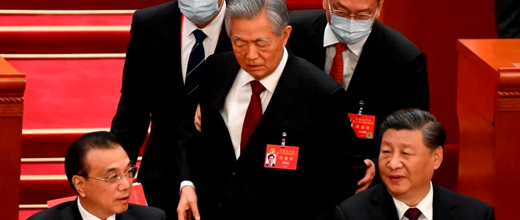 Hu Jintao, fostul președinte al Chinei, luat pe sus și escortat afară de la Congresul Partidului Comunist! | VIDEO
