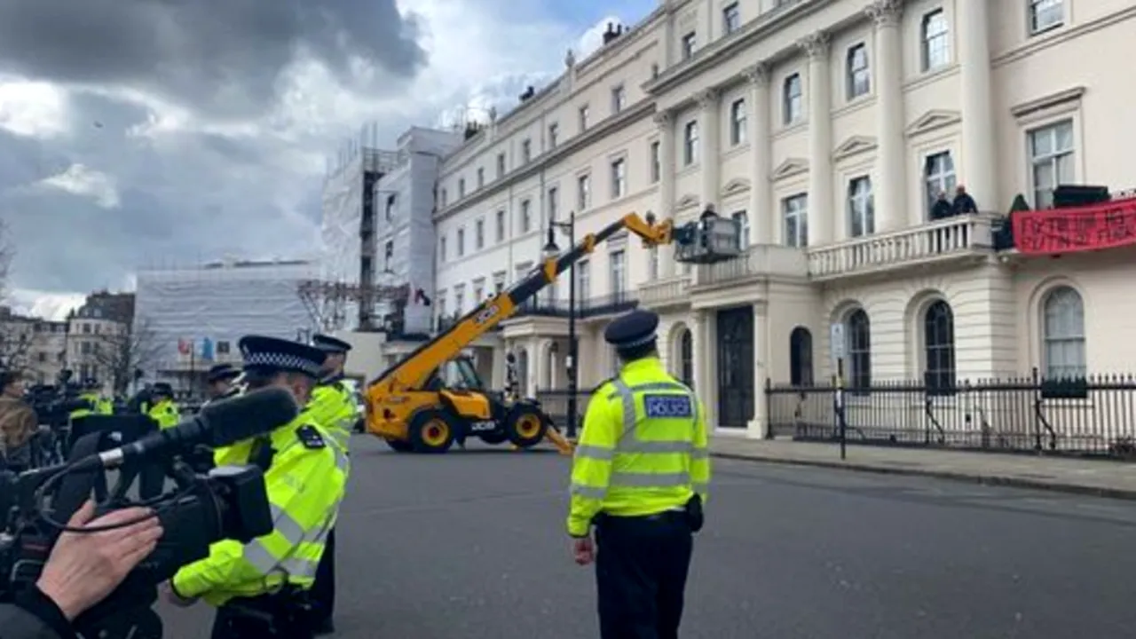 Proprietatea oligarhului Oleg Deripaska din centrul Londrei a fost ”confiscată” de protestatari