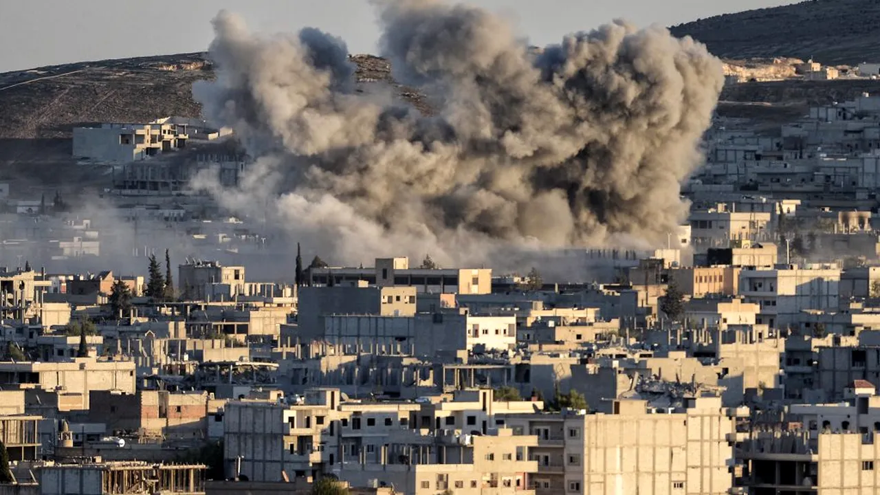 Ploaie de bombe și cadavre pe stradă în marile orașe din Afganistan: Talibanii dau foc pământului, iar autoritățile aprind cerul. Nimănui nu-i pasă de oameni