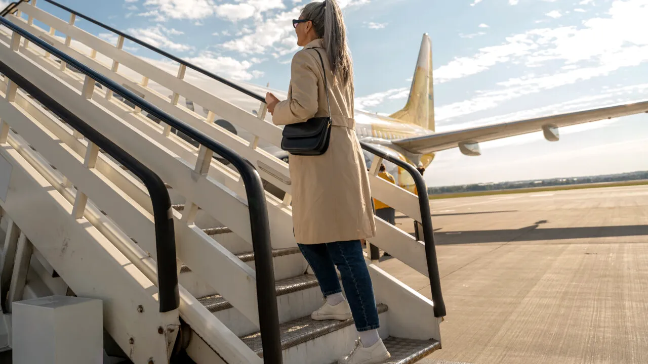 De ce nu ar trebui să porți pantaloni scurți în avion? Explicația unui expert în zbor devine virală