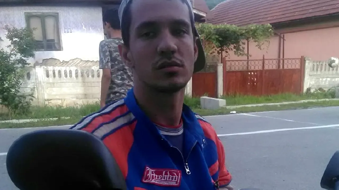 ROMÂNIA LUI 2020. Tânăr cu dizabilități, atacat frecvent de câinii străzii. Reacția primarului, fără cuvinte: „Nu mai circula pe drum!”