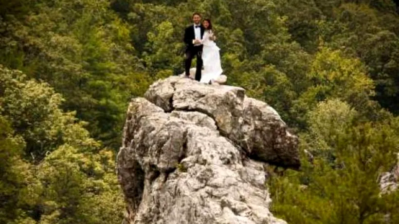 Nuntă la înălțime. De ce au ales doi tinerii să se căsătorească în vârful unui munte. GALERIE FOTO