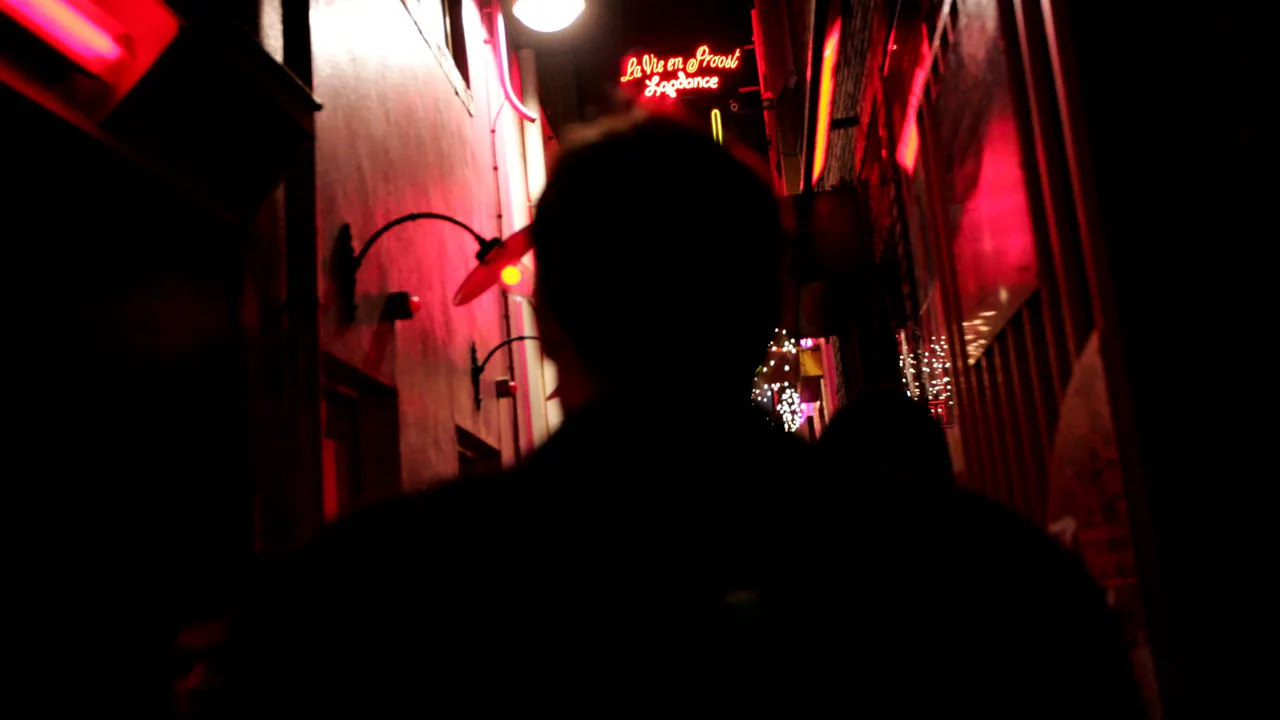 DESFRÂNARE. Românii fac schimb de parteneri. Cum a prins curentul swing în România: „La etaje, sunt camerele. Nu e nimic obligatoriu. Prezervativele sunt din partea casei