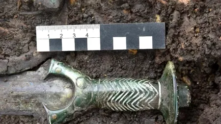 Arheologii au descoperit o sabie veche de peste 3.000 de ani PERFECT conservată: „Încă strălucește!”