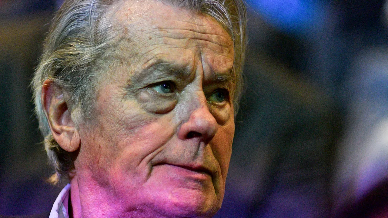 Celebrul actor Alain Delon a suferit un accident cerebral și se reface în Elveția