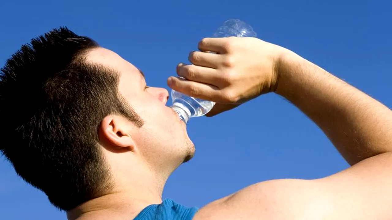 Un medic celebru de la noi aruncă bomba: „De multe ori cumpărăm apă îmbuteliată care e tot de la robinet”