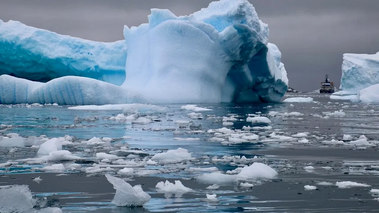 Arctica se încălzește de patru ori mai repede decât restul planetei. Ce se întâmplă de fapt pe continentul înghețat
