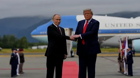 Air Force One și avionul prezidențial rus Tupolev au aterizat la Anchorage: Donald Trump l-a întâmpinat pe Vladimir Putin pe covorul roșu