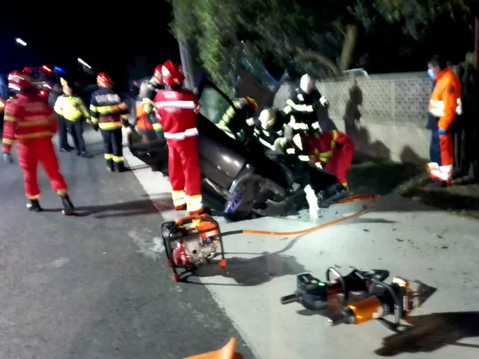 Accident grav în Vâlcea: Un bărbat a murit, iar un copil de trei ani este în stare critică / Sursa foto: ISU Vâlcea