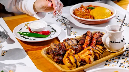 Reacția unui belgian care a mâncat ciorbă de burtă, de perișoare și de fasole în singurul local românesc din Limburg