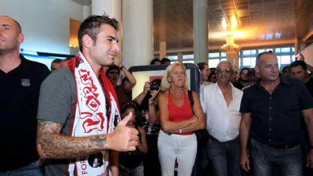 Mutu, întâmpinat de 250 de fani la sosirea la Ajaccio