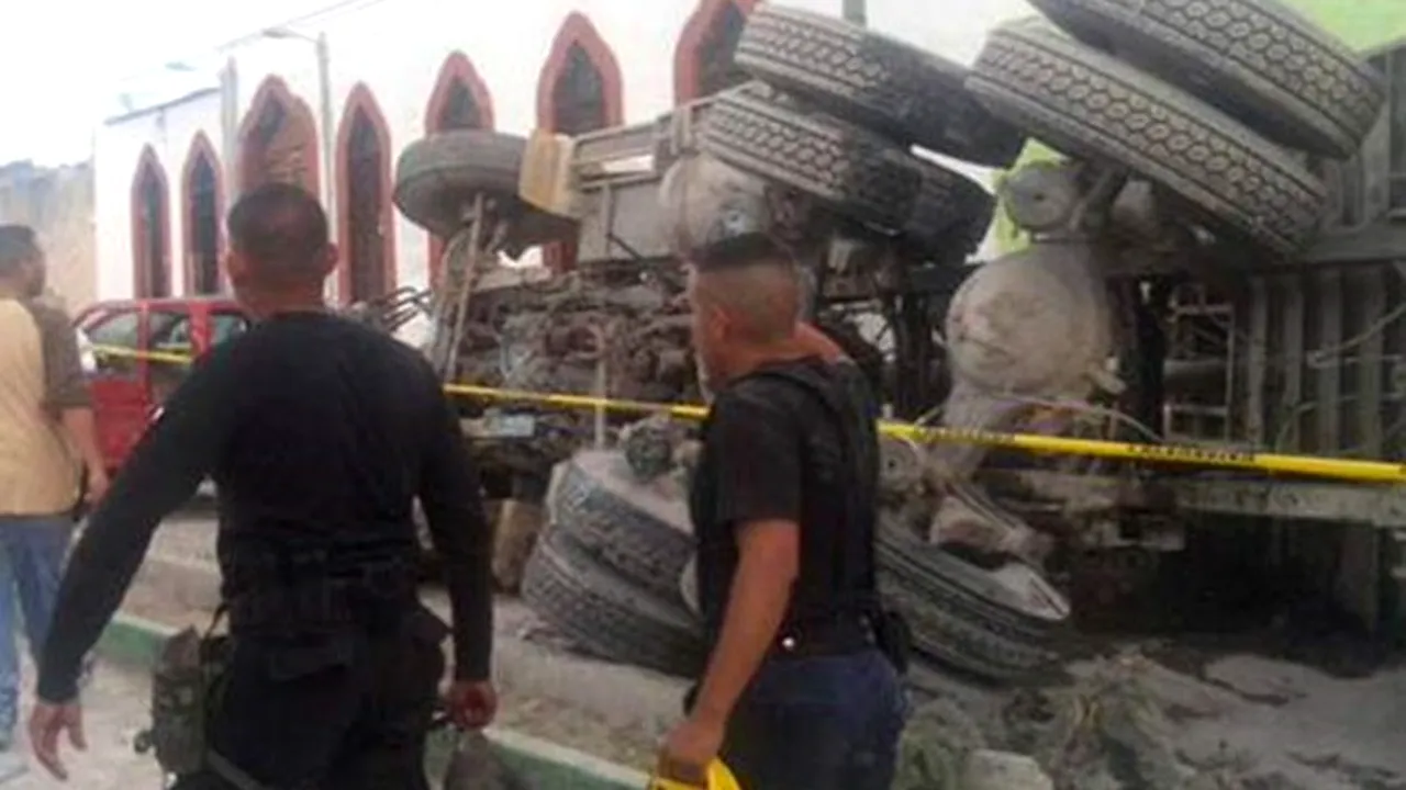 Tragedie în Mexic: cel puțin 16 morți și 30 răniți după ce un camion a intrat într-un grup de pelerini