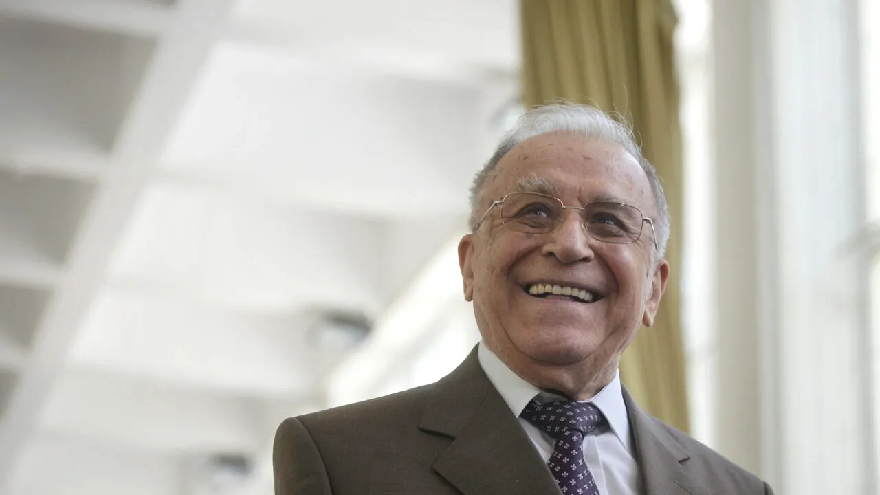 Cum arată mormântul lui Ion Iliescu. Cavoul este pregătit din timp/ FOTO