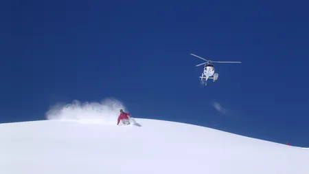 Un austriac s-a izbit de stânci și a a murit în timp ce făcea heliski în Munții Făgăraș
