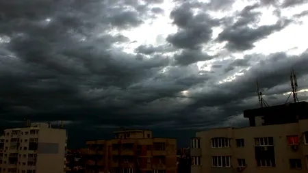 Codul galben de ploi va fi prelungit până marți