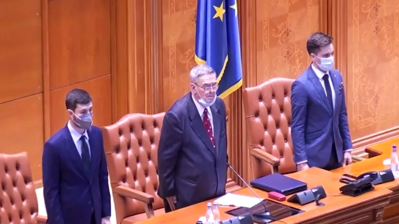 Liderii AUR, fără mască în Parlament! După Șoșoacă, și Lucian Feodorov a prezidat plenul cu masca sub bărbie!