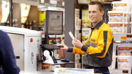 Ce SALARIU câștigă un român dacă lucrează ca vânzător în Hornbach, Lidl, sau Penny, în Germania