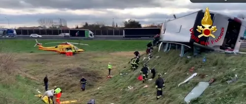 Un autocar cu <i class='ep-highlight'>români</i> s-a răsturnat în Italia: 22 de răniți, unul în stare gravă (FOTO, VIDEO)