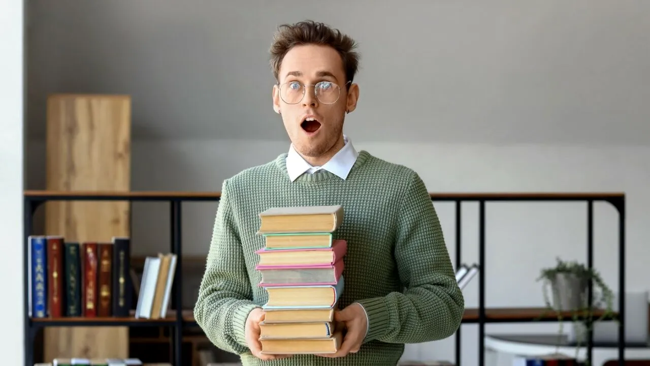 Clasamentul GROK al facultăților „inutile” din România: Care absolvenți au cele mai mici șanse de angajare