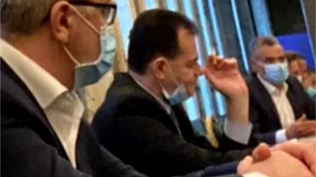 VICII. O nouă fotografie cu Ludovic Orban fumând la Palatul Victoria, chiar de Ziua Mondială fără Tutun. Premierul ține masca sub bărbie
