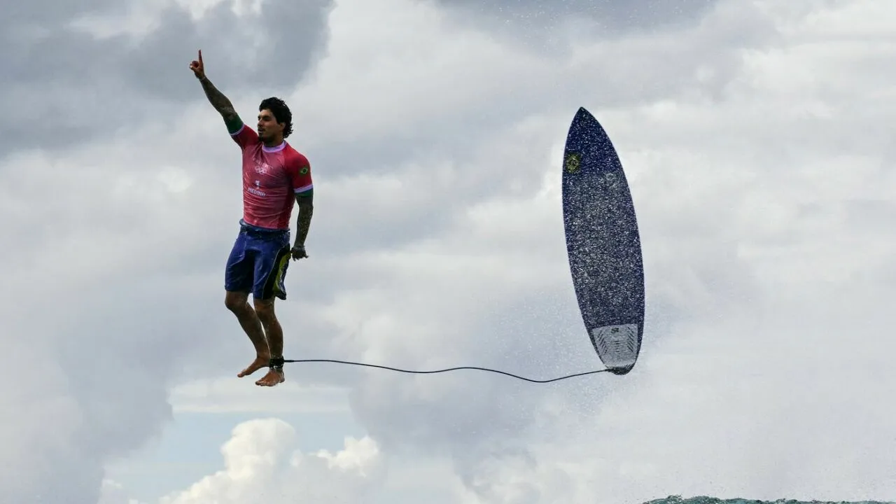 Imaginea uluitoare cu surferul Gabriel Medina, surprinsă de un jurnalist AFP. „Am apăsat pe butonul potrivit”