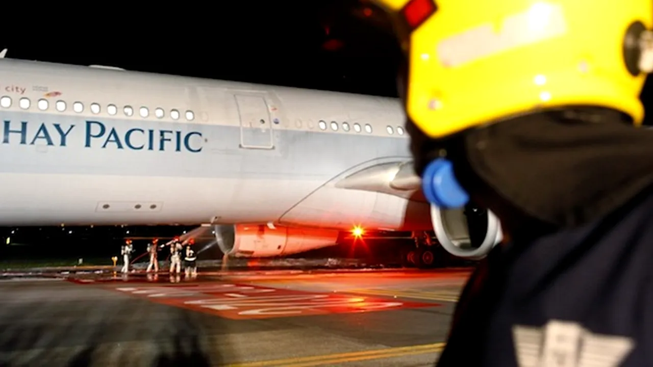 Un avion Cathay Pacific a aterizat de urgență în Indonezia după ce un motor a luat foc