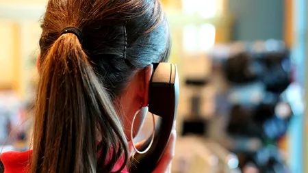 O femeie din Botoșani a sunat la 112, cerând ajutor: „Vecina m-a udat cu apă!” Ce au găsit polițiștii și ce se întâmplase, de fapt