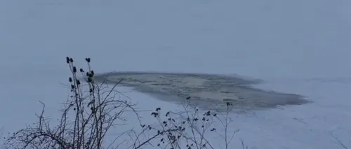 Doi copii au căzut în râul Bistrița, după ce gheața s-a spart sub ei