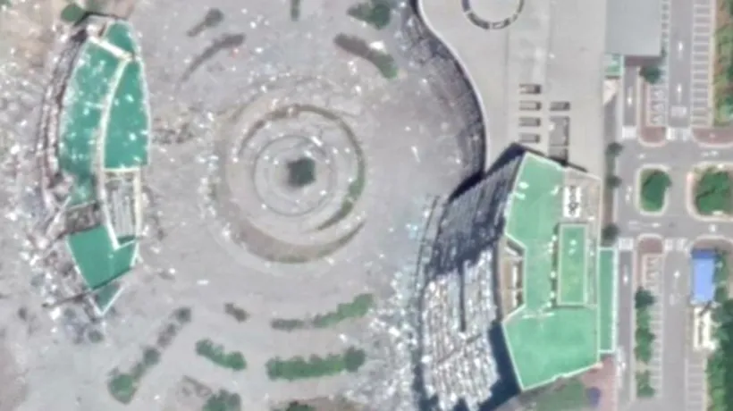 Un utilizator Google Maps a observat o clădire, cu zeci de ferestre aruncate în aer, în Coreea de Nord